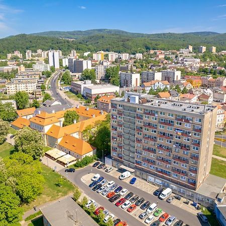 Apartmany A Studia Zamecky Park Litvinov Exterior photo