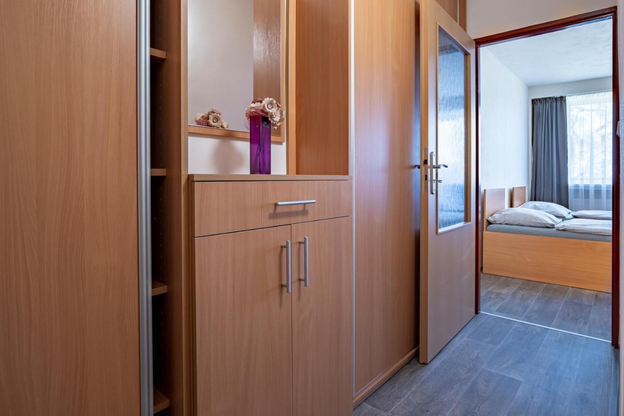Apartmany A Studia Zamecky Park Litvinov Exterior photo