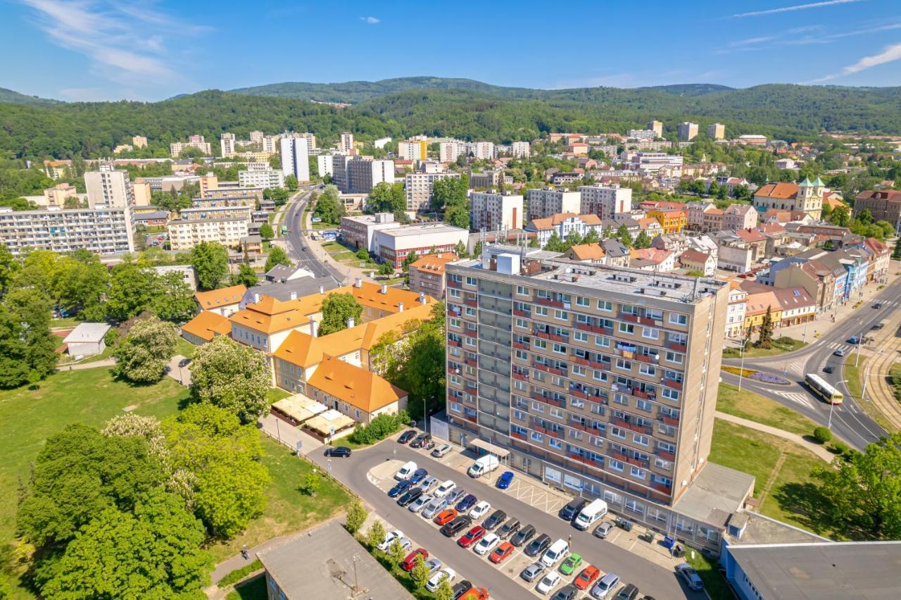 Apartmany A Studia Zamecky Park Litvinov Exterior photo